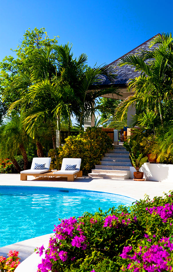 Pool with seating at Harbor Heights