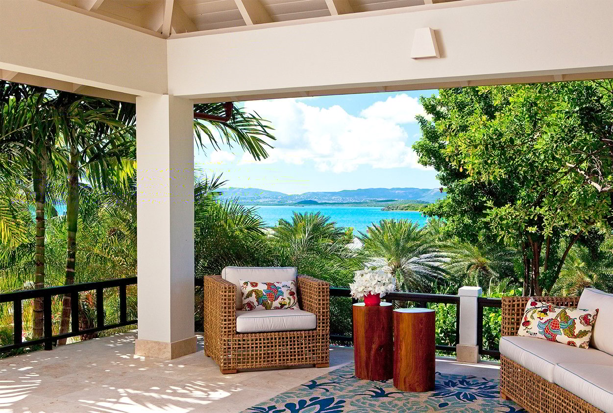 Seating on a porch at Harbor Heights