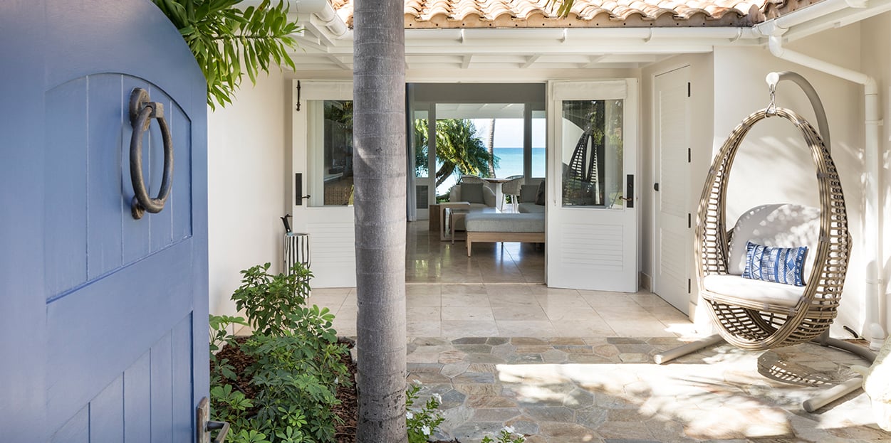 Pond Bay Suite Entry Garden with Swing