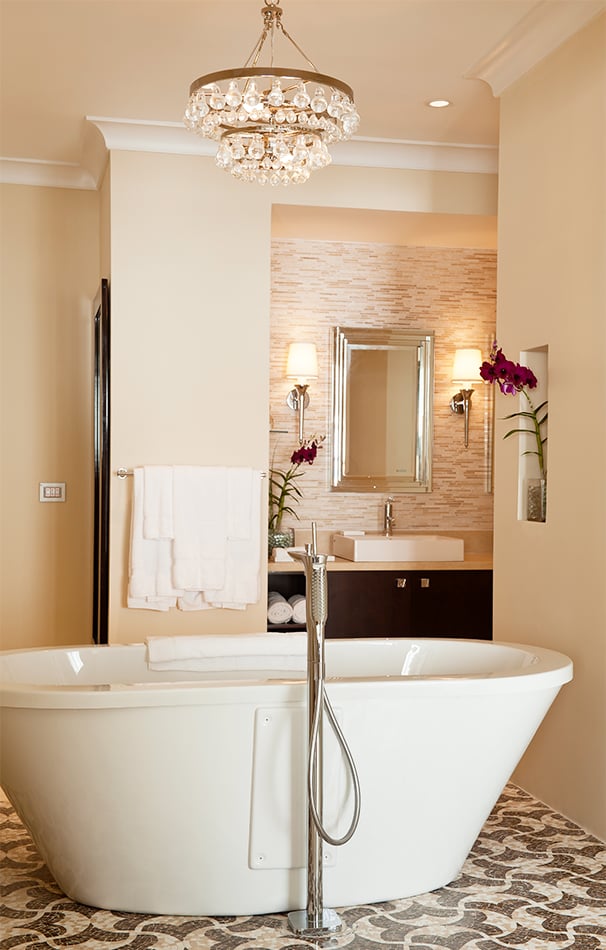 Bathroom with bathtub at The Body Holiday