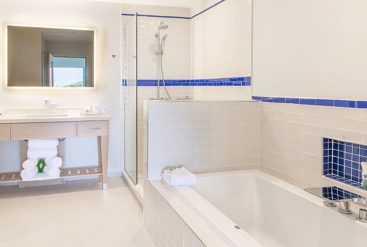 Bathtub and shower at The Harbor Club