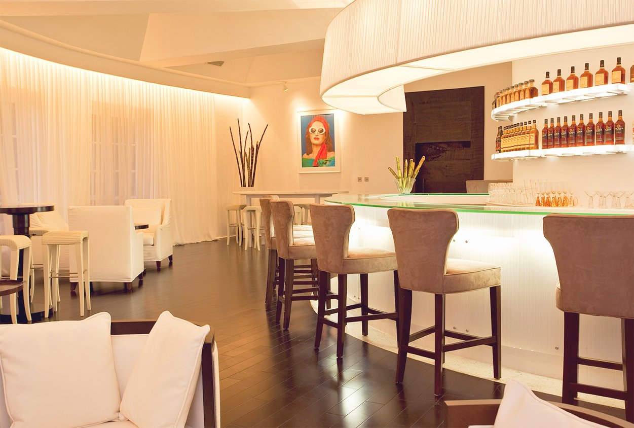 Bar and seating at Viceroy Sugar Beach
