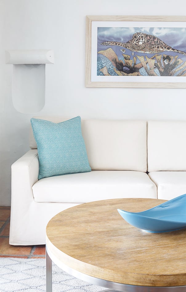 Couch and table at Windjammer Landings